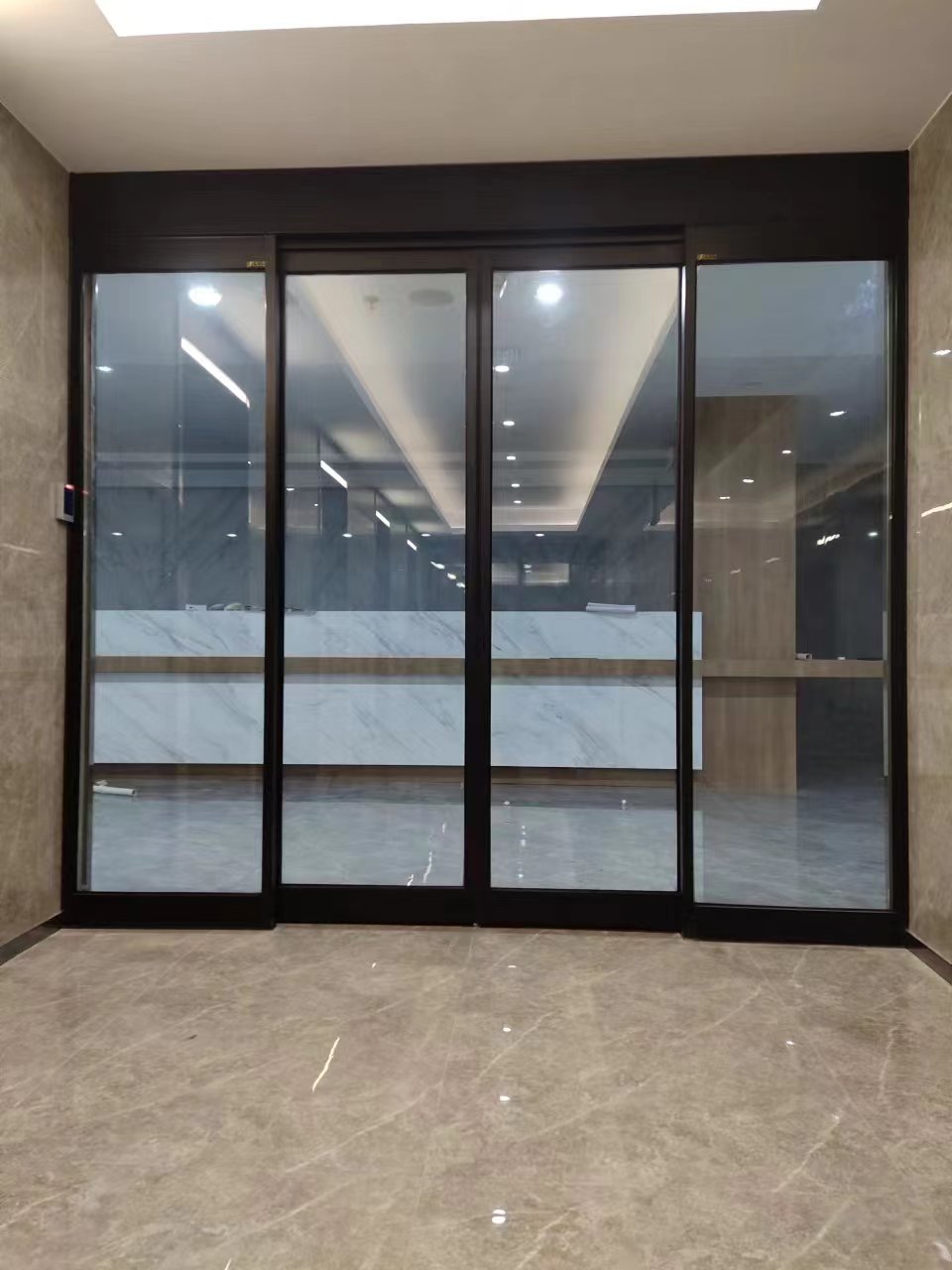 宿城区玻璃伸缩门